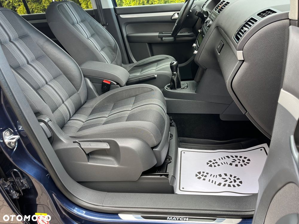 Volkswagen Touran - 22