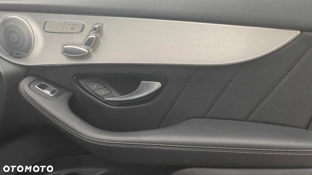 Mercedes-Benz GLC 300 4Matic 9G-TRONIC AMG Line - 29