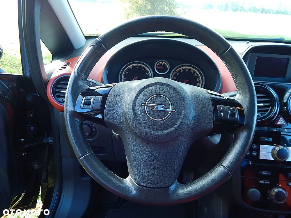 Opel Corsa 1.4 16V Cosmo - 12