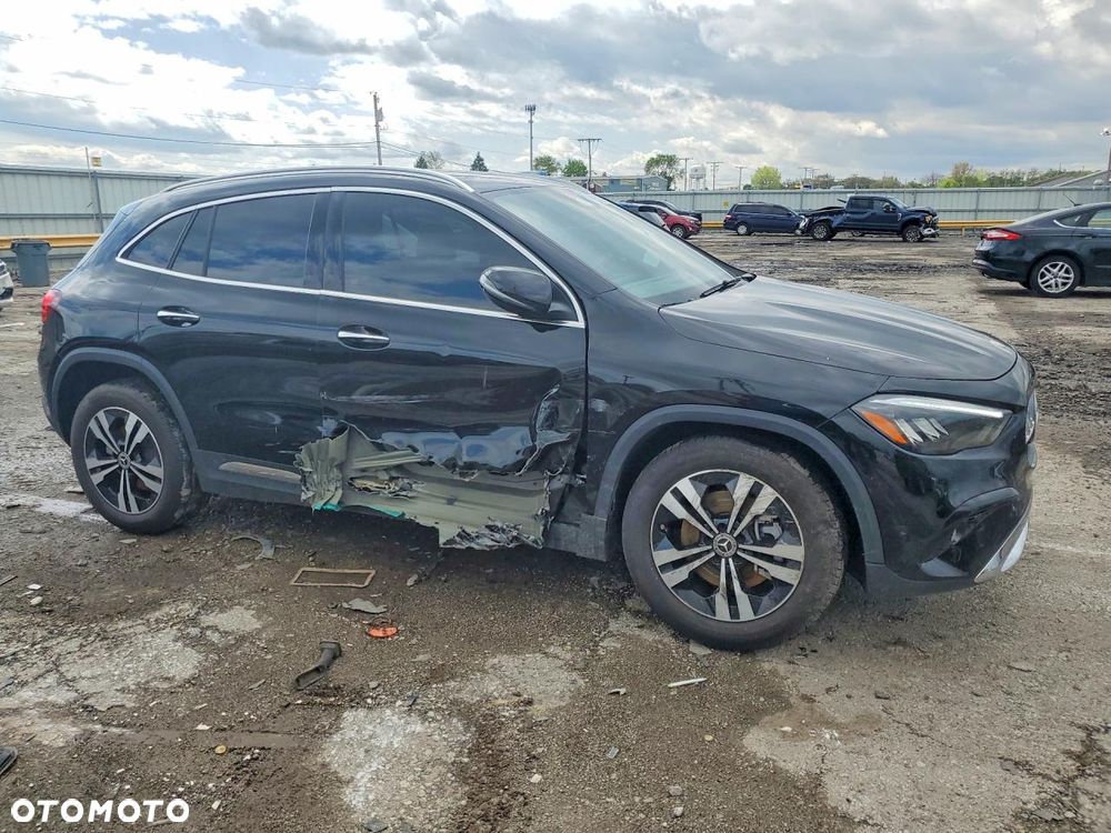 Mercedes-Benz GLA - 5