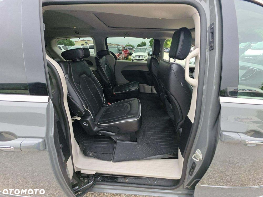Chrysler Pacifica - 8