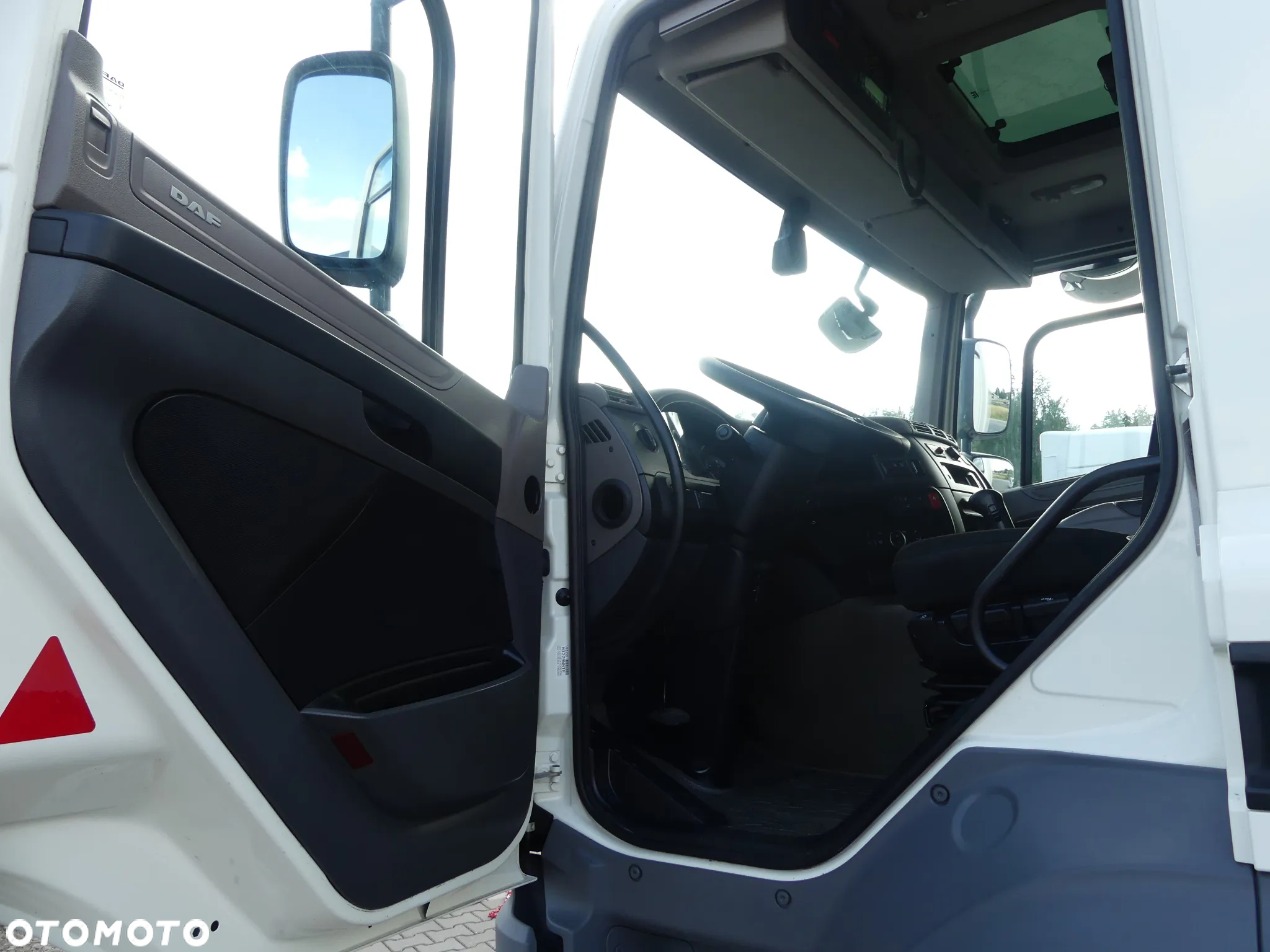 DAF CF 370 / 6x2 / CHŁODNIA 9.50 + WINDA / EURO 6 / - 23