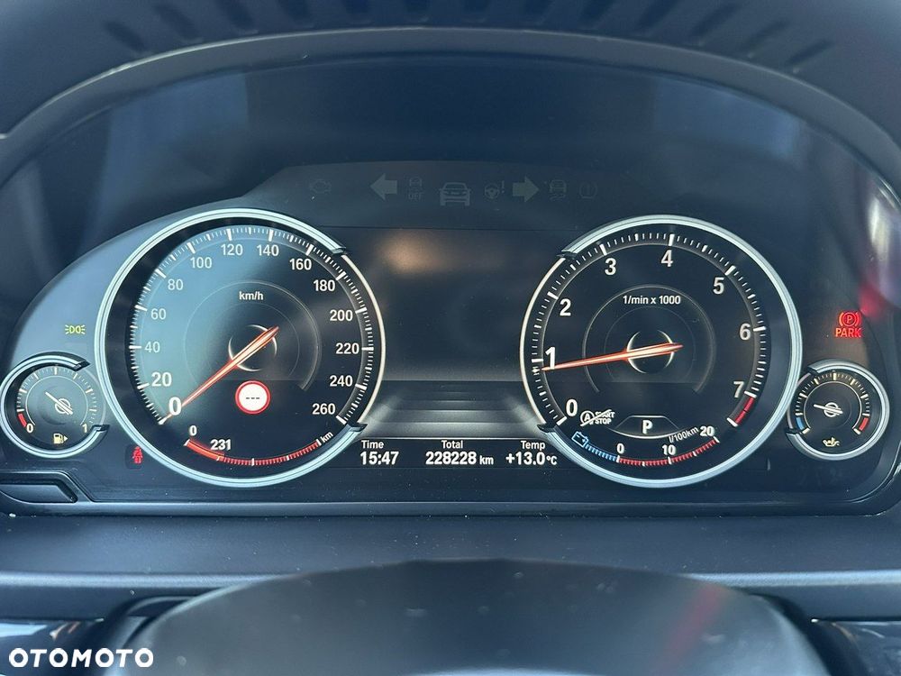 BMW Seria 5 528i xDrive - 18