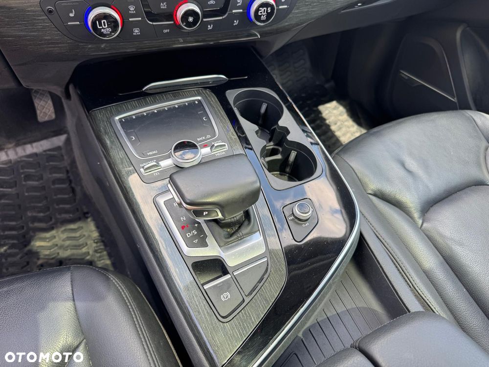 Audi Q7 3.0 TFSI Quattro Tiptronic - 24