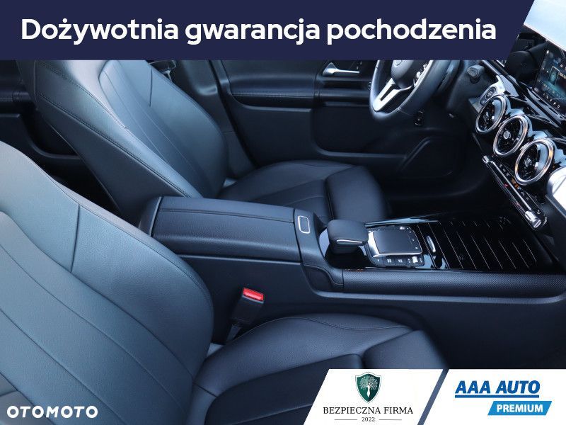 Mercedes-Benz GLB - 11