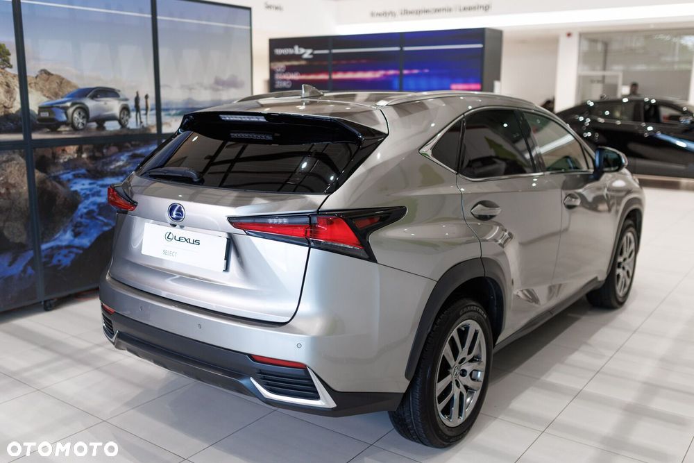 Lexus NX 300h Business Edition AWD - 11