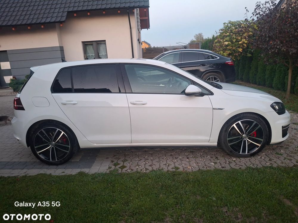 Volkswagen Golf - 11