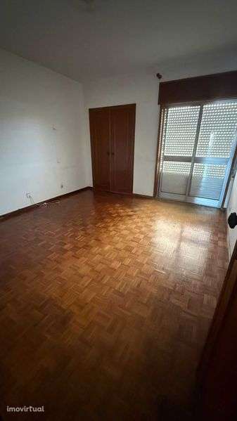 Apartamento T4 Duplex | Excelente oportunidade em Santa Marinha - Grande imagem: 2/12