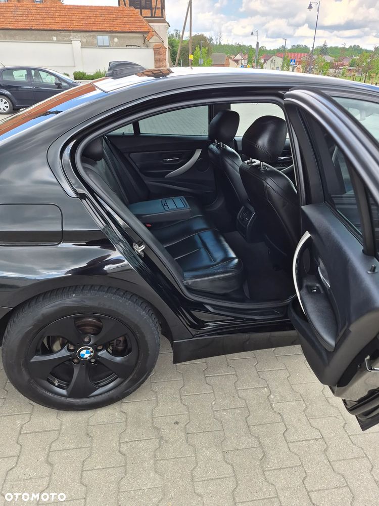 BMW Seria 3 320d Efficient Dynamics Edition Blue Perf Luxury Line - 23