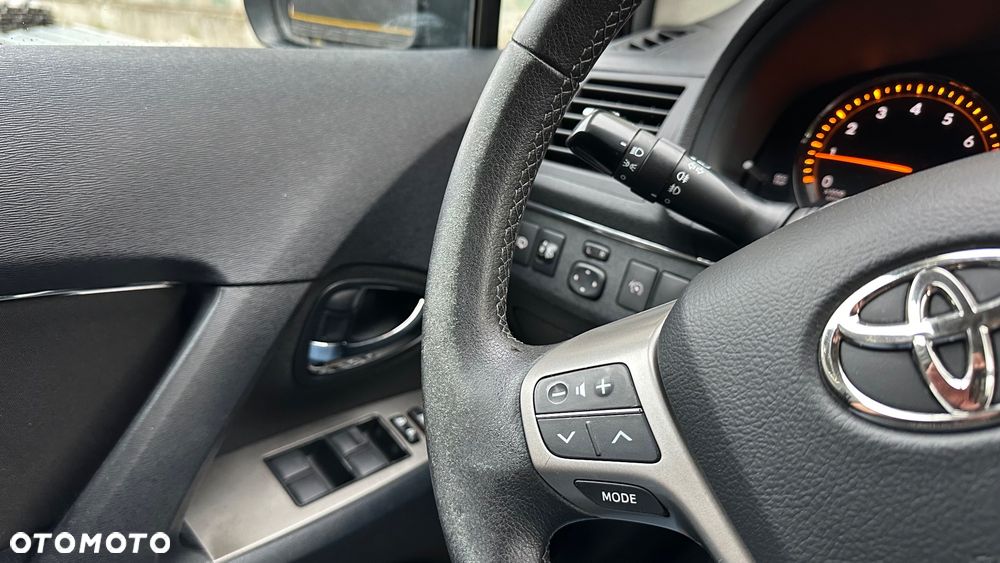 Toyota Avensis 1.8 Sol - 25