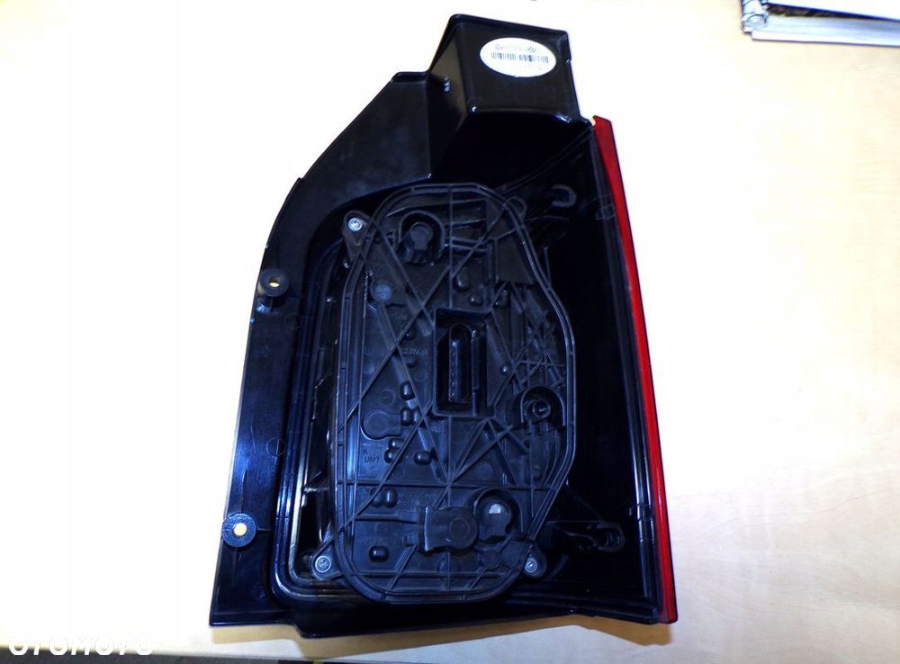 VW T5 LIFT 10- LAMPA TYLNA LEWA ORYGINALNA DO WERSJI Z TYLNYMI DRZWIAMI - 2