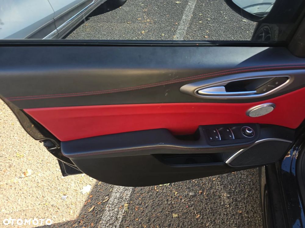 Alfa Romeo Giulia 2.0 Turbo 16V AT8 Veloce Ti - 11