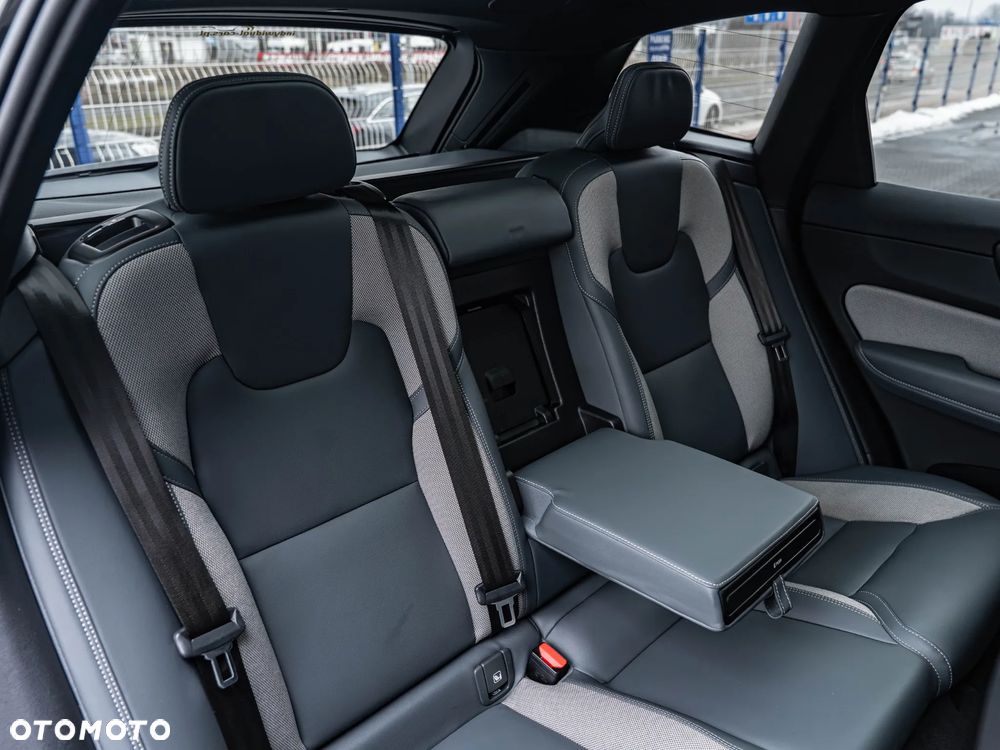 Volvo XC 60 B4 D AWD Plus Dark - 26