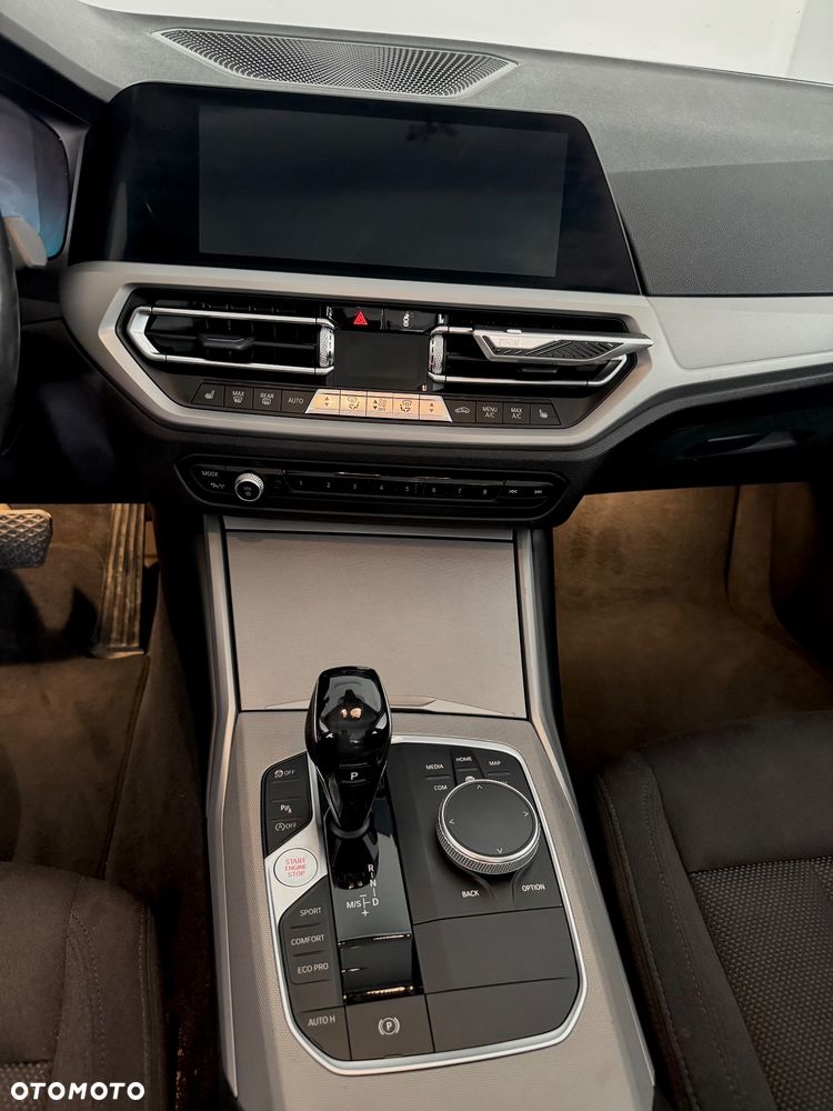 BMW Seria 3 320d Sport - 11