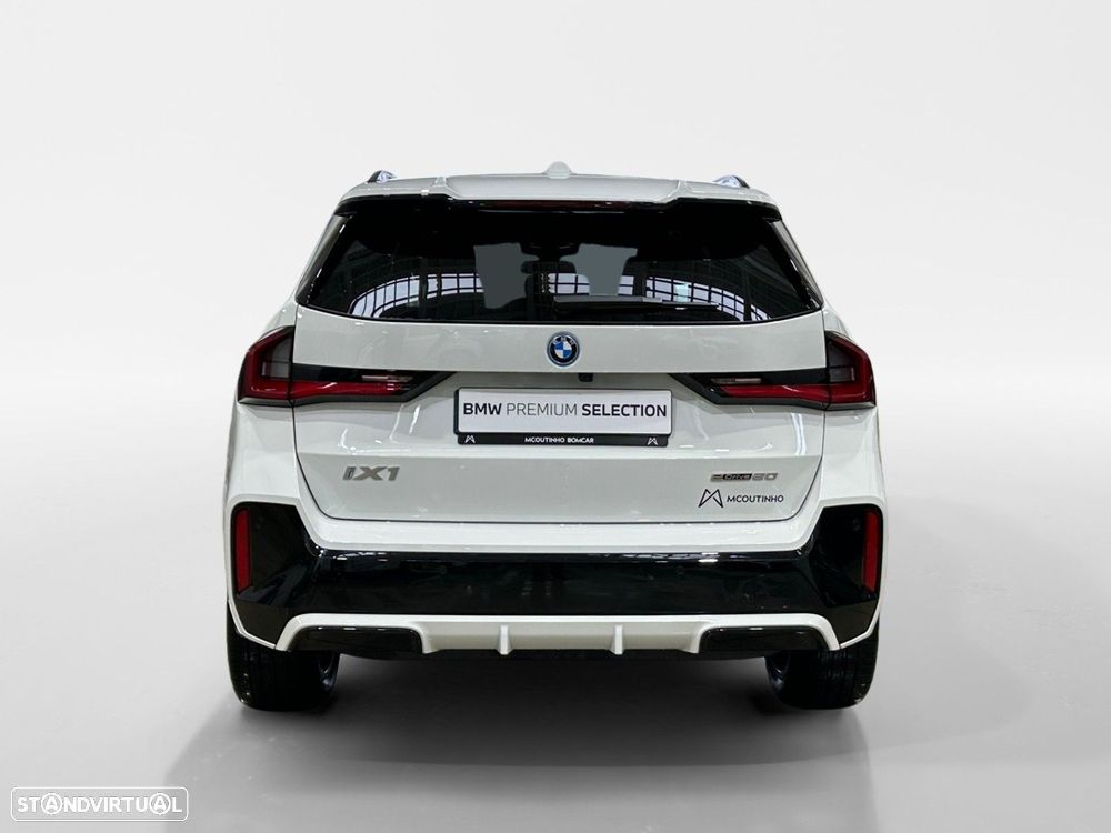 BMW iX1 eDrive20 Pack Desportivo M - 4