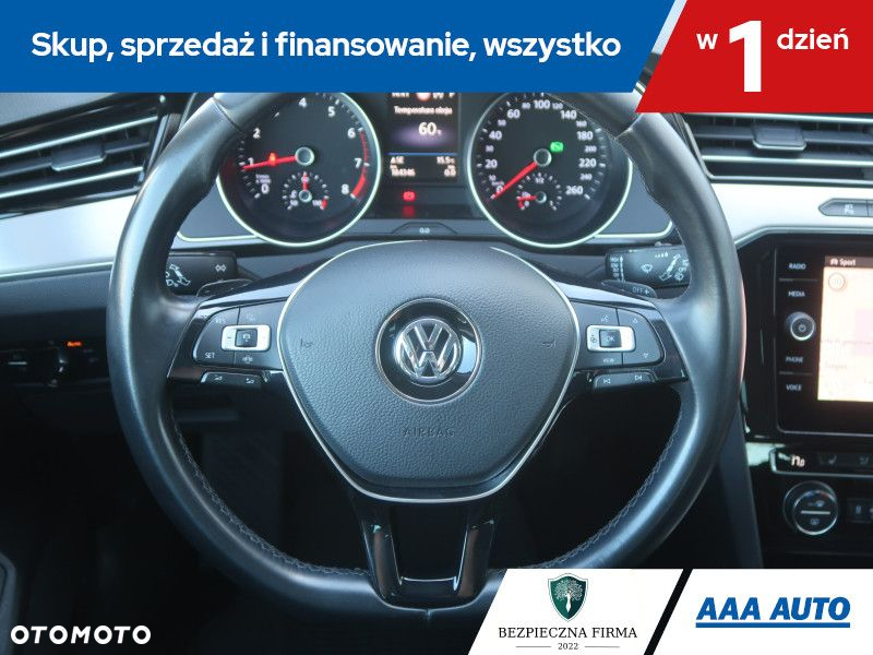 Volkswagen Passat - 17