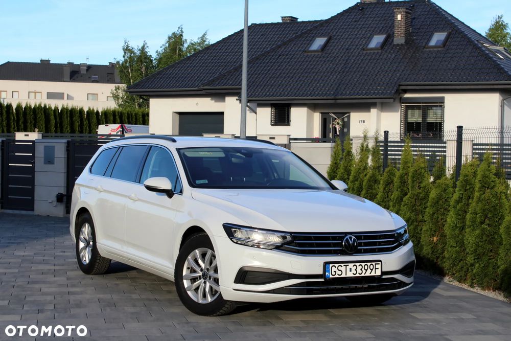 Volkswagen Passat - 1