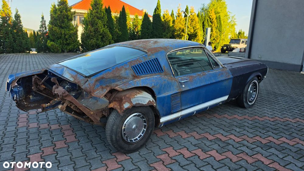 Ford Mustang - 8