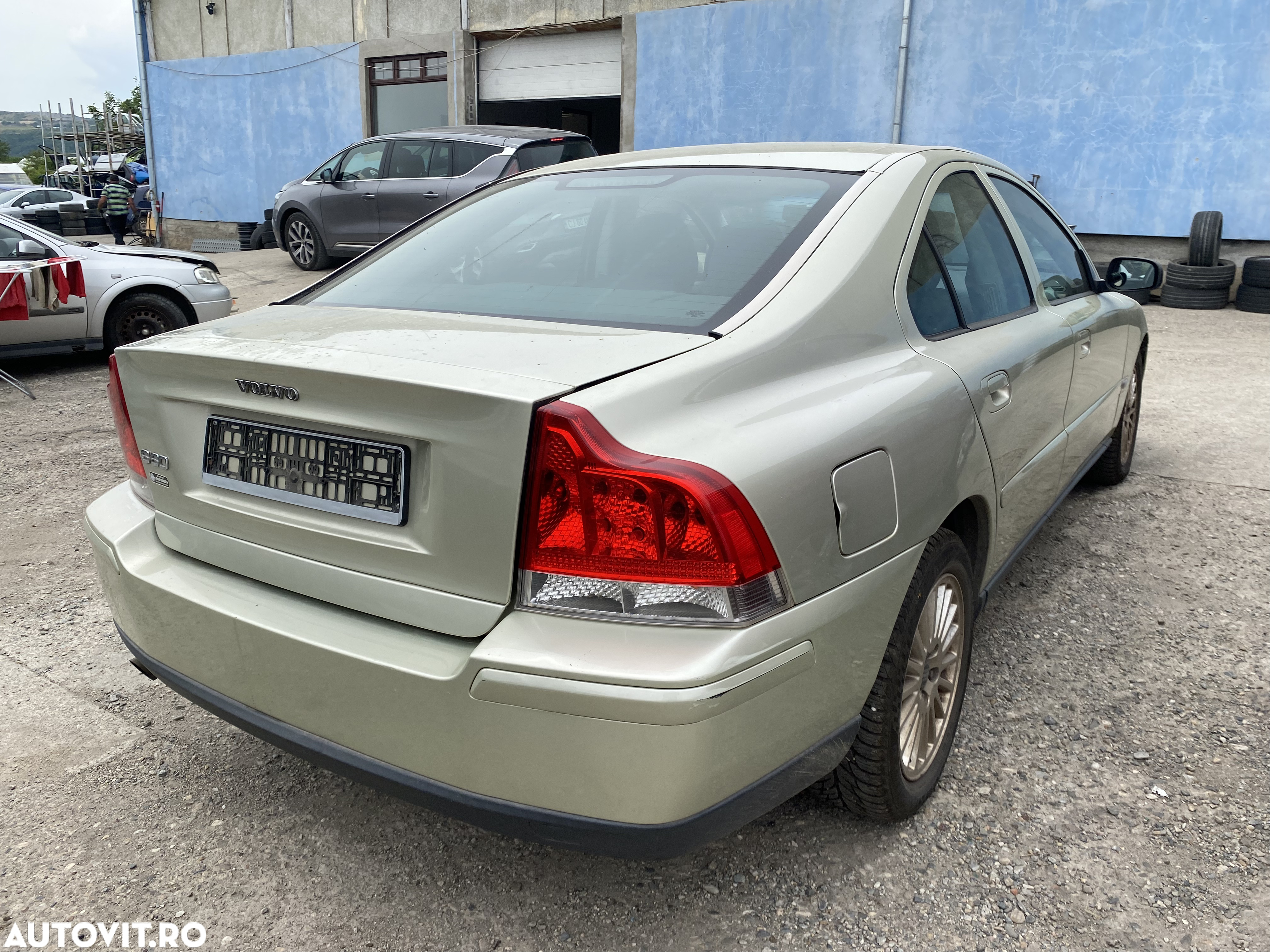 Dezmembrez piese Volvo S60 - 3