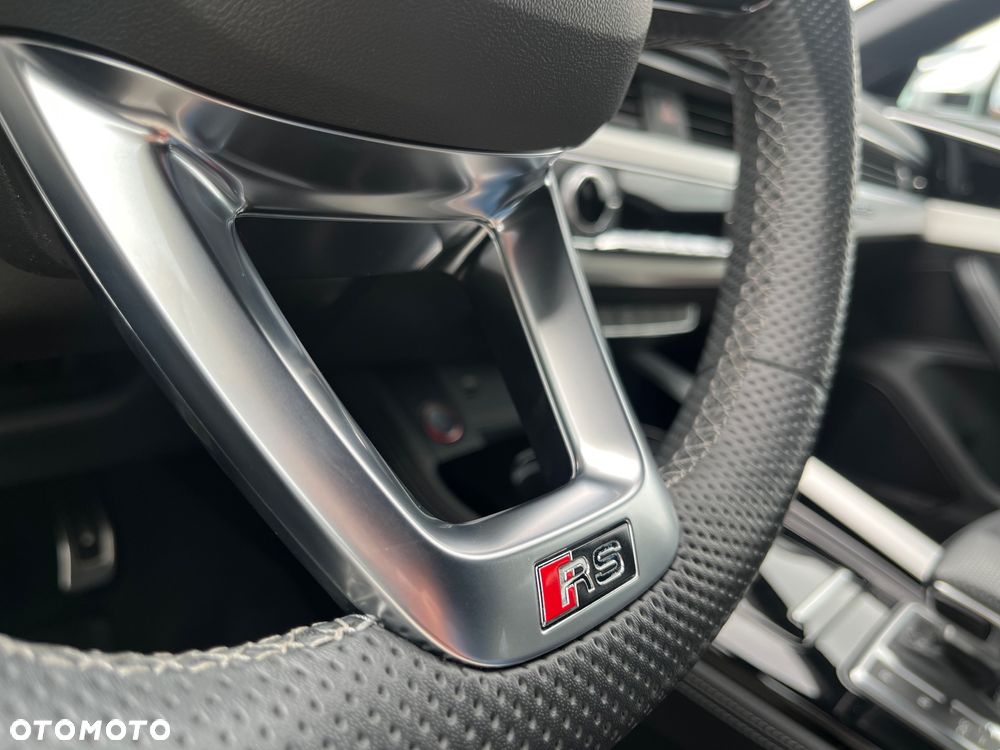 Audi RS4 Avant - 33