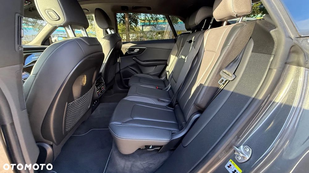 Audi Q8 55 TFSI quattro tiptronic - 14