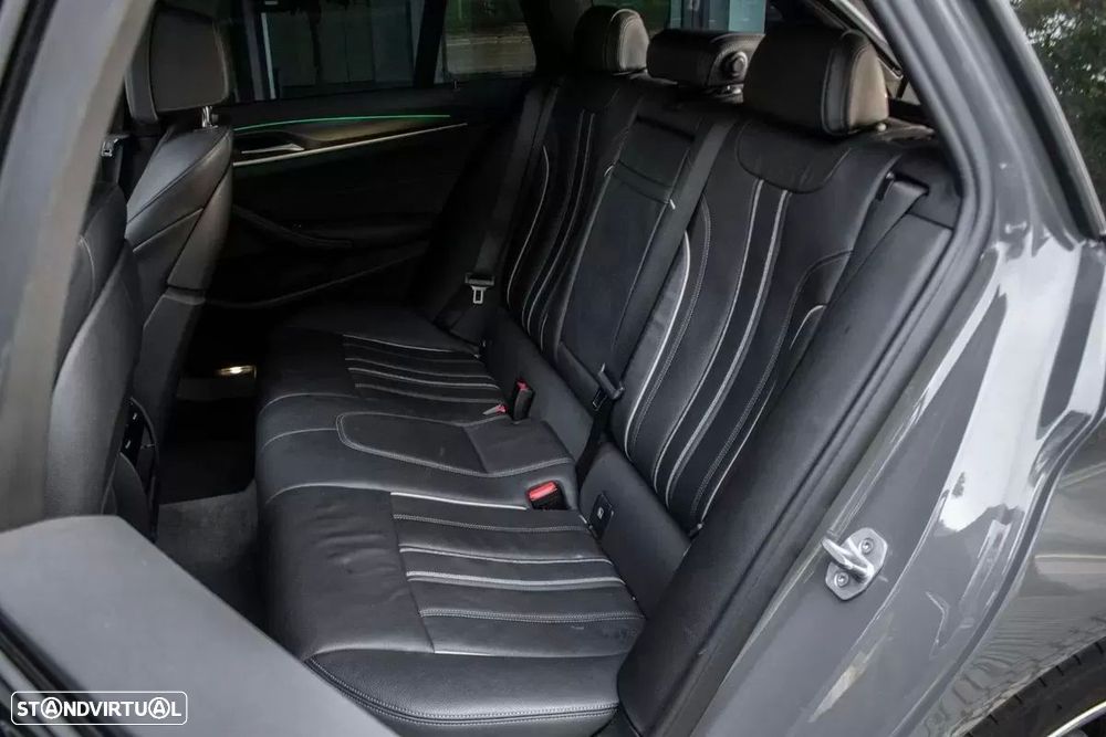 BMW 530 e Pack Desportivo M - 34