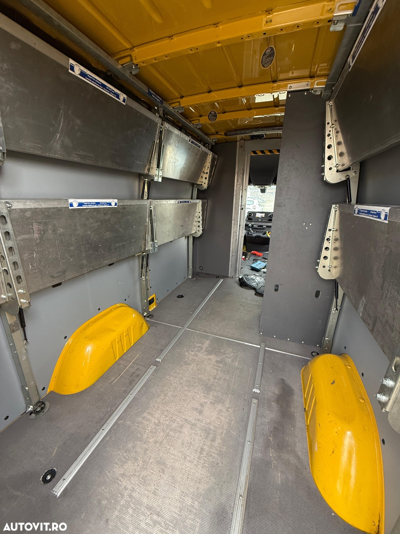 Mercedes-Benz Sprinter - 8