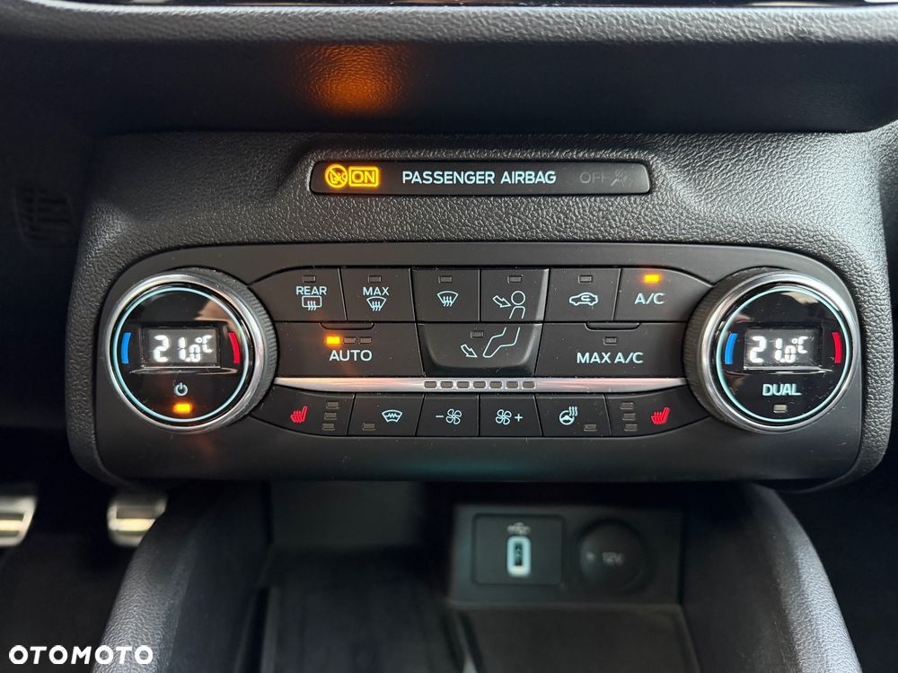 Ford Focus 1.0 EcoBoost Hybrid ST-LINE X - 30