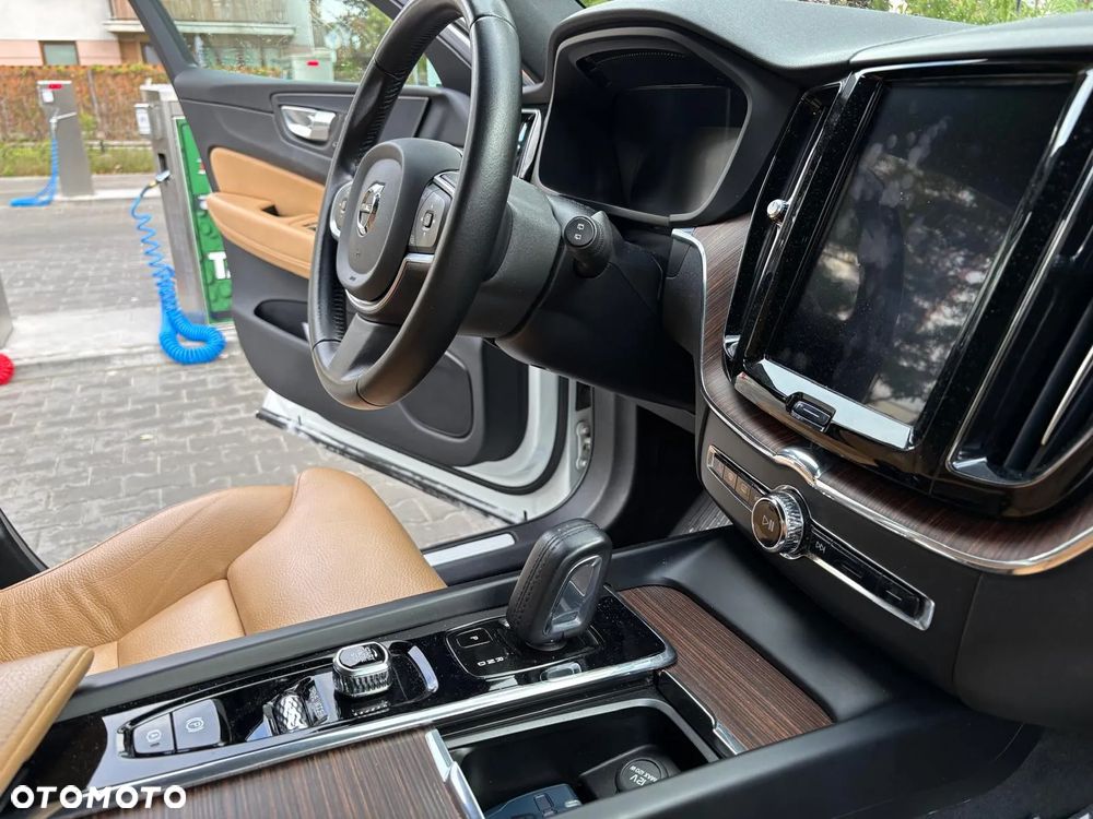 Volvo XC 60 B5 B Momentum Pro - 17