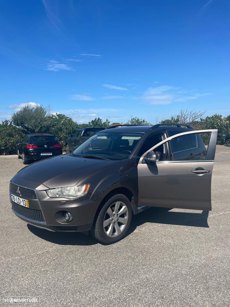 Mitsubishi Outlander - 2