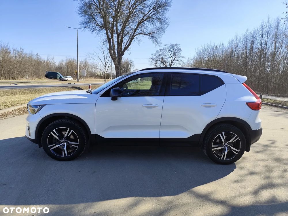 Volvo XC 40 B4 Plus Dark - 17
