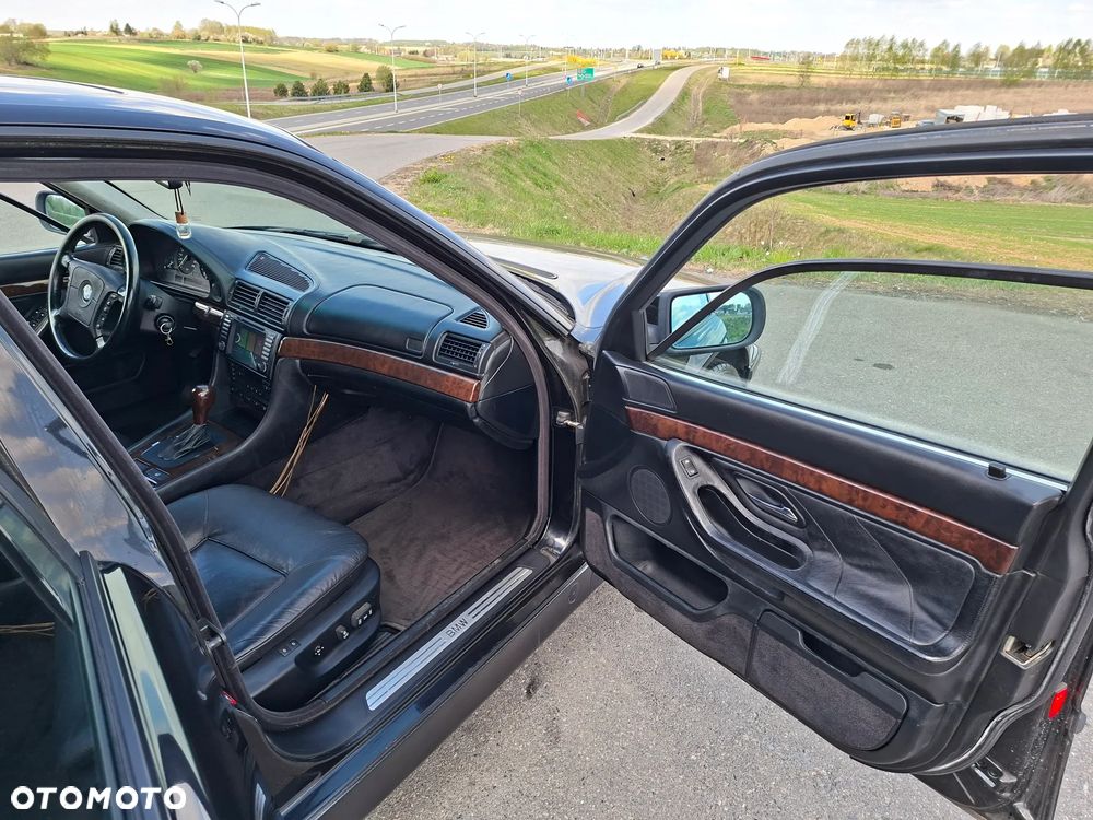 BMW Seria 7 750i - 13