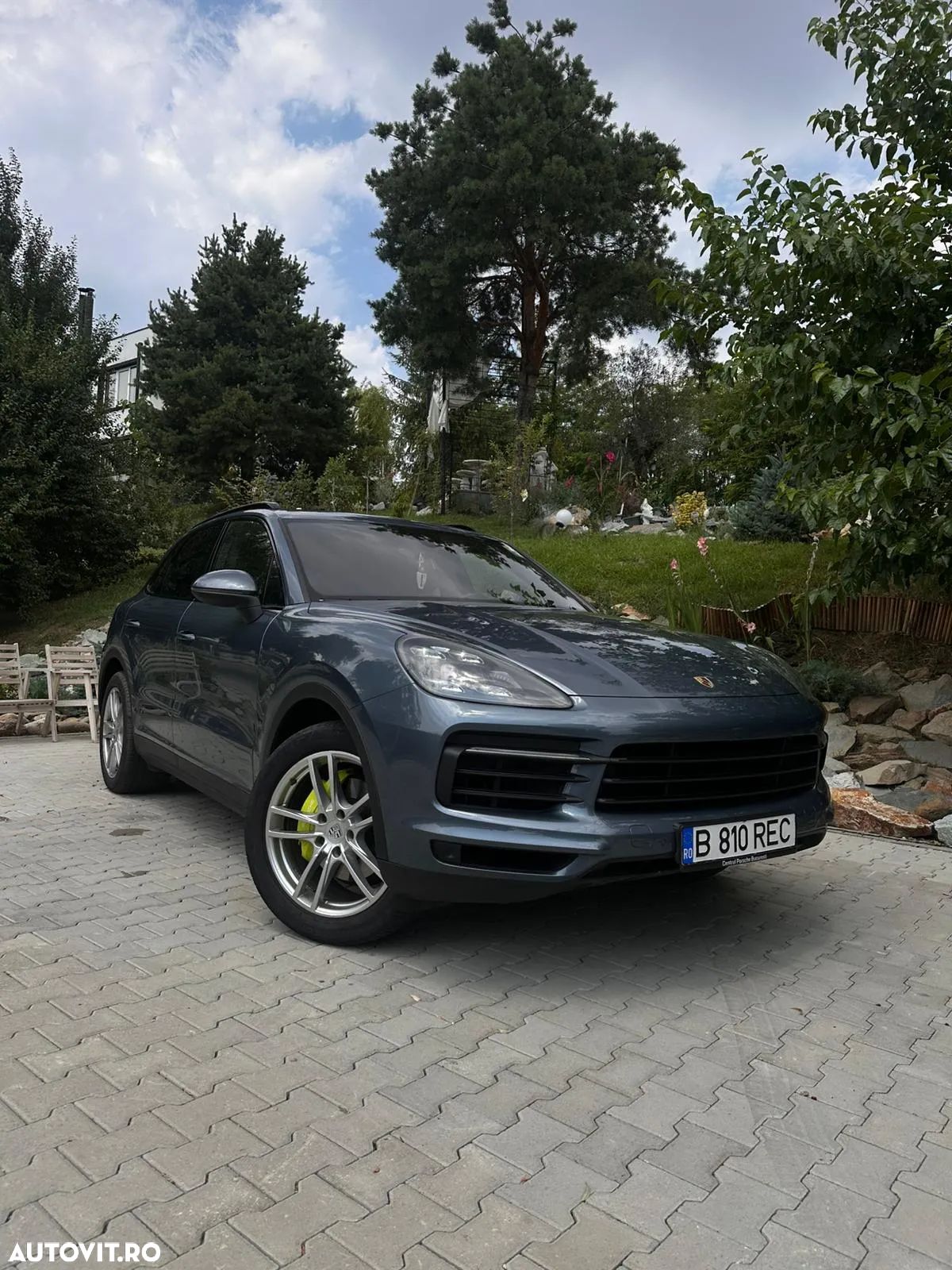 Porsche Cayenne - 1