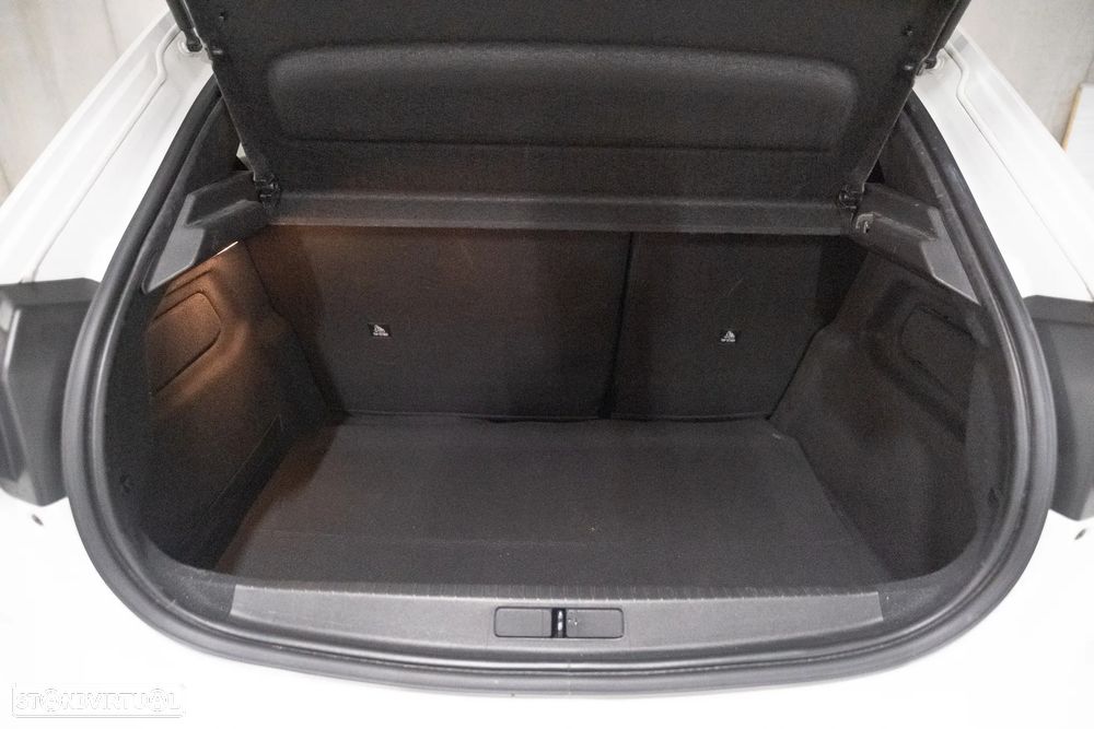 Peugeot e-208 Allure - 6