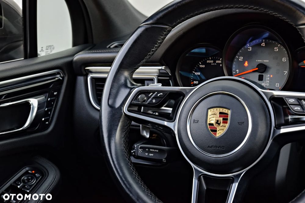 Porsche Macan - 33