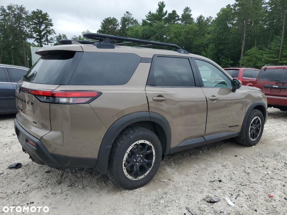 Nissan Pathfinder - 4