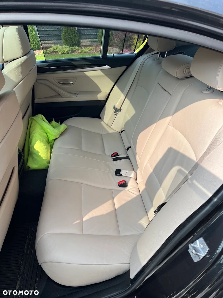 BMW Seria 5 530d xDrive - 13