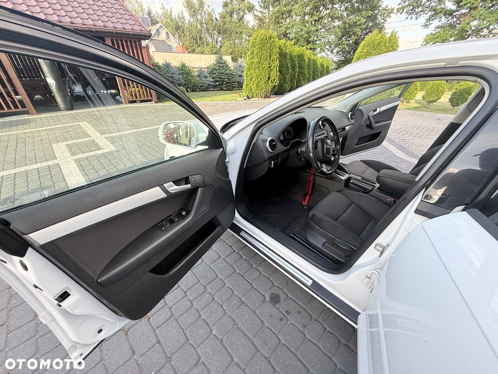 Audi A3 Sportback 1.6 TDI DPF S tronic S line Sportpaket - 17
