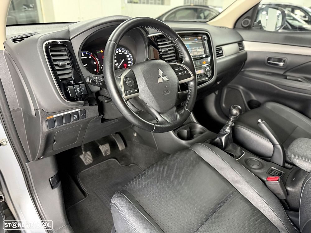 Mitsubishi Outlander 2.2 DI-D Instyle Navi - 14
