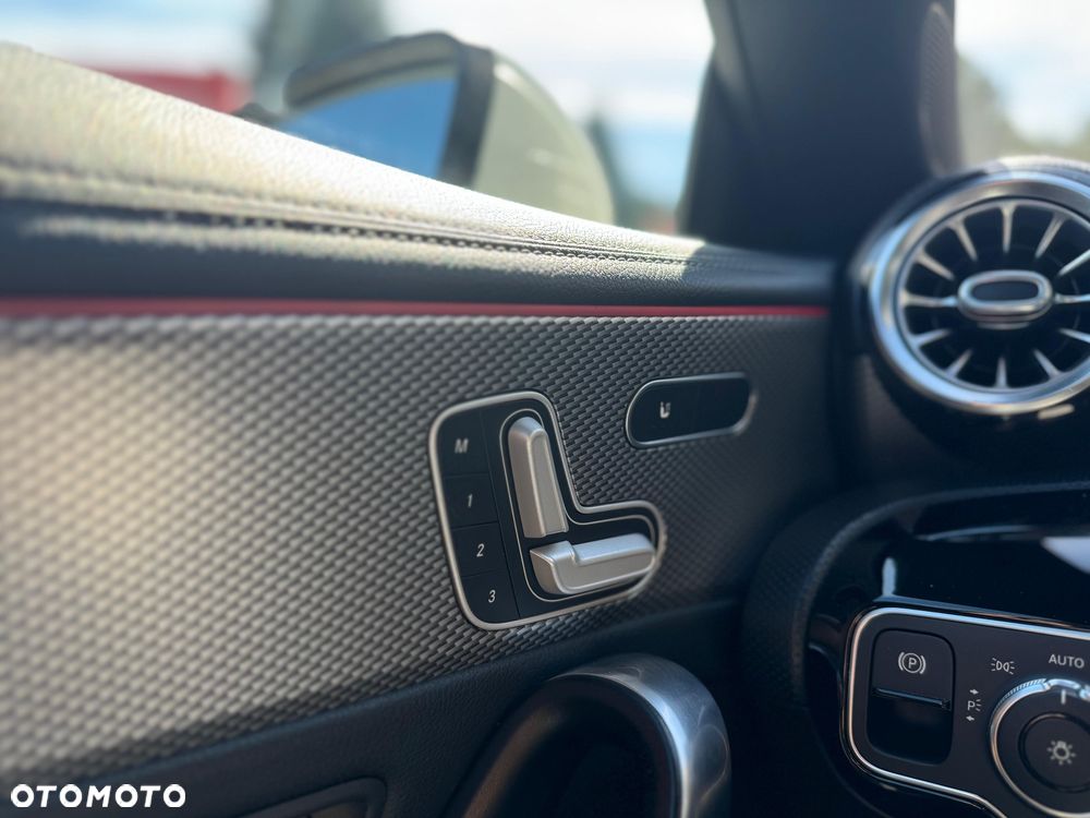 Mercedes-Benz CLA 200 7G-DCT Progressive - 15