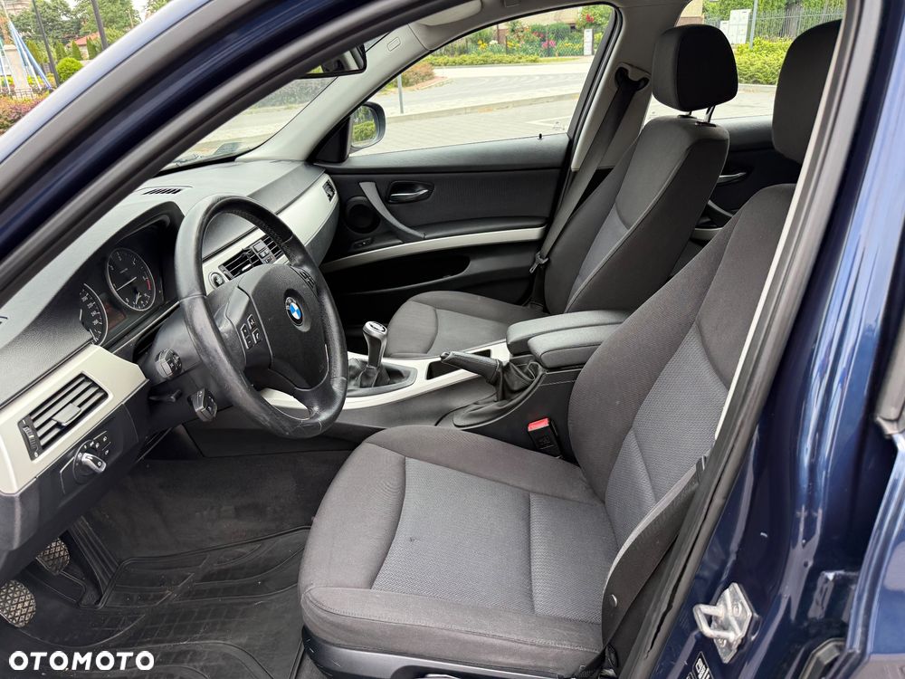 BMW Seria 3 318d DPF Touring Edition Lifestyle - 6