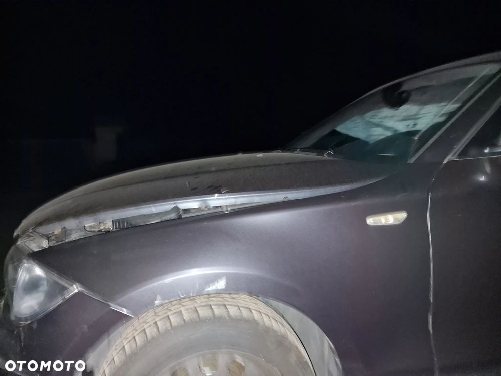 Błotnik  lewy  przód   BMW  e87  w  kolorze  A22 - 2