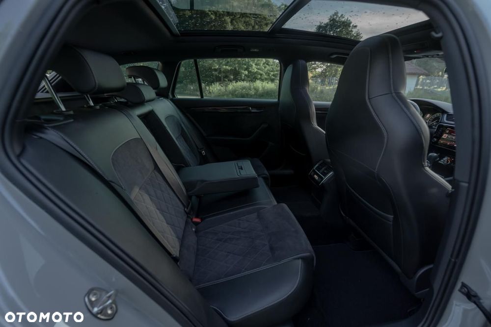 Skoda Superb 2.0 TSI 4x4 DSG Sportline - 38