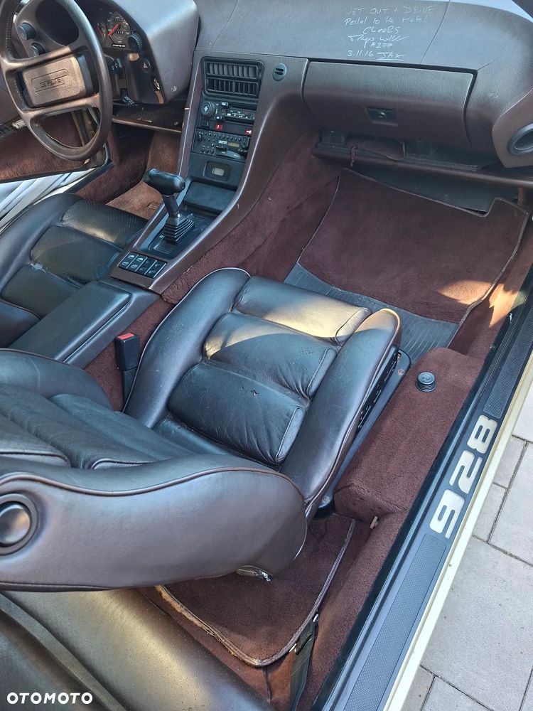 Porsche 928 - 22