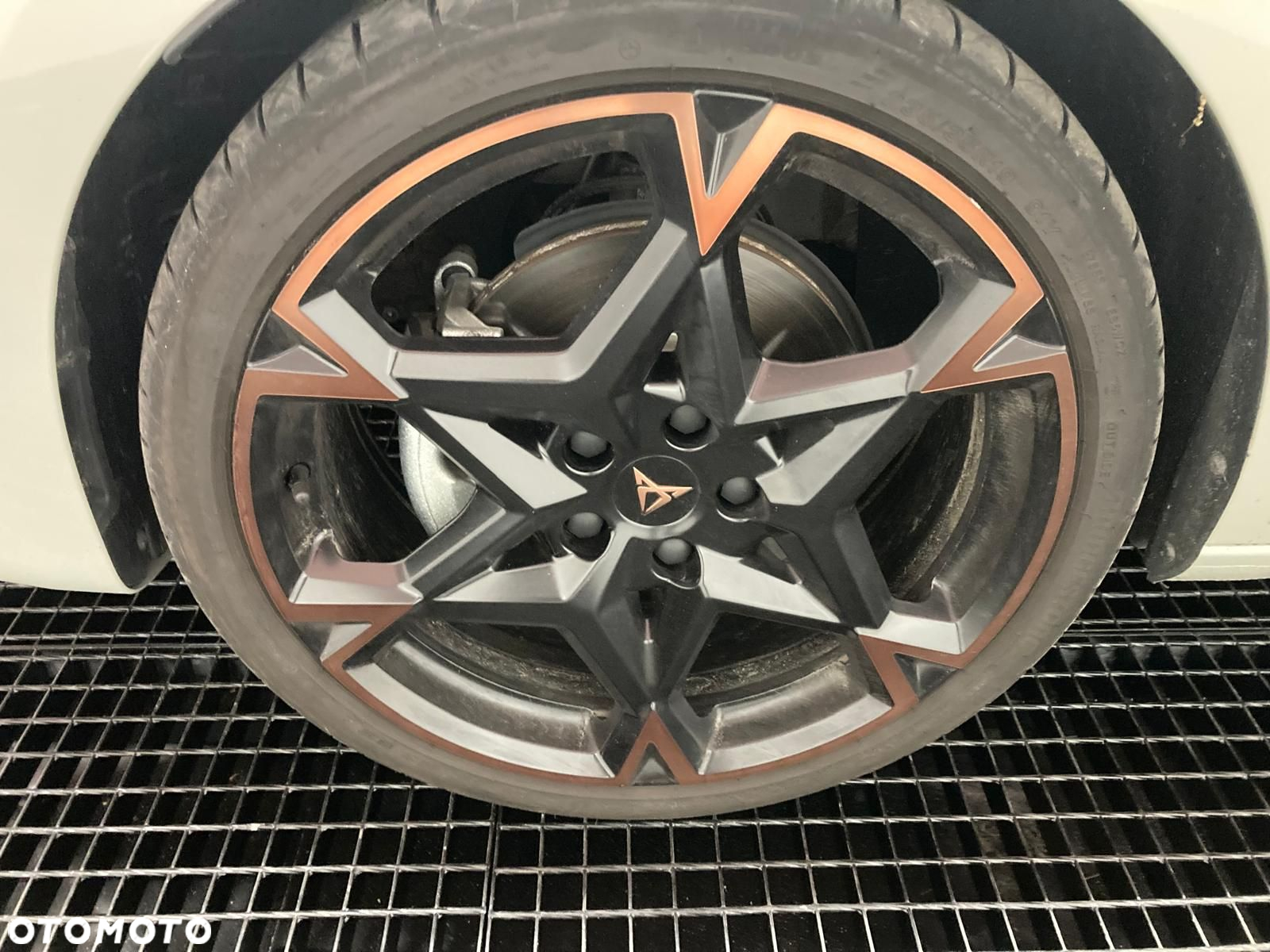 Cupra Leon 1.5 eTSI DSG - 11