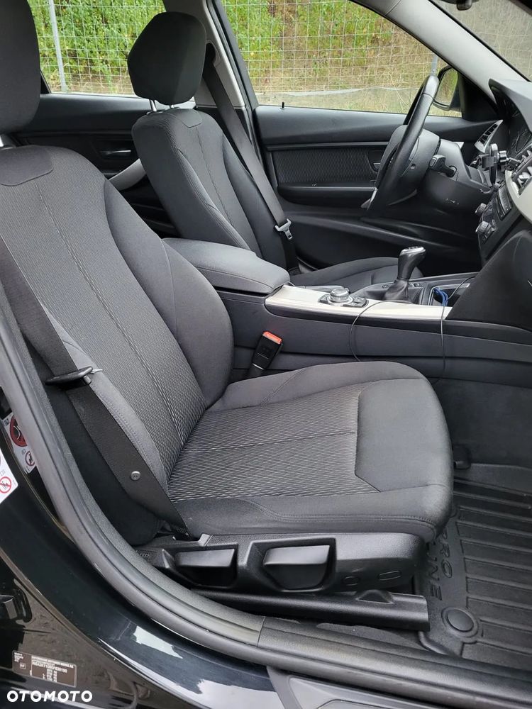 BMW Seria 3 318d - 15