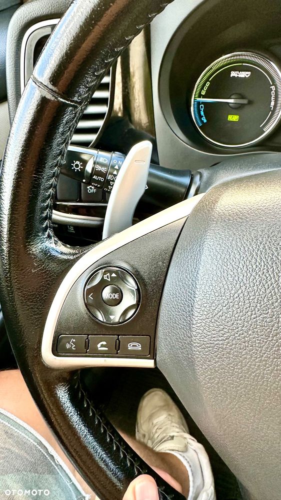 Mitsubishi Outlander 2.0 4WD Plug-In Hybrid - 29