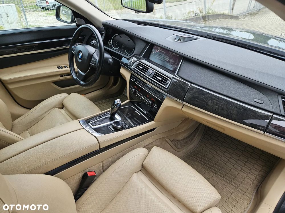 BMW Seria 7 750d xDrive - 12