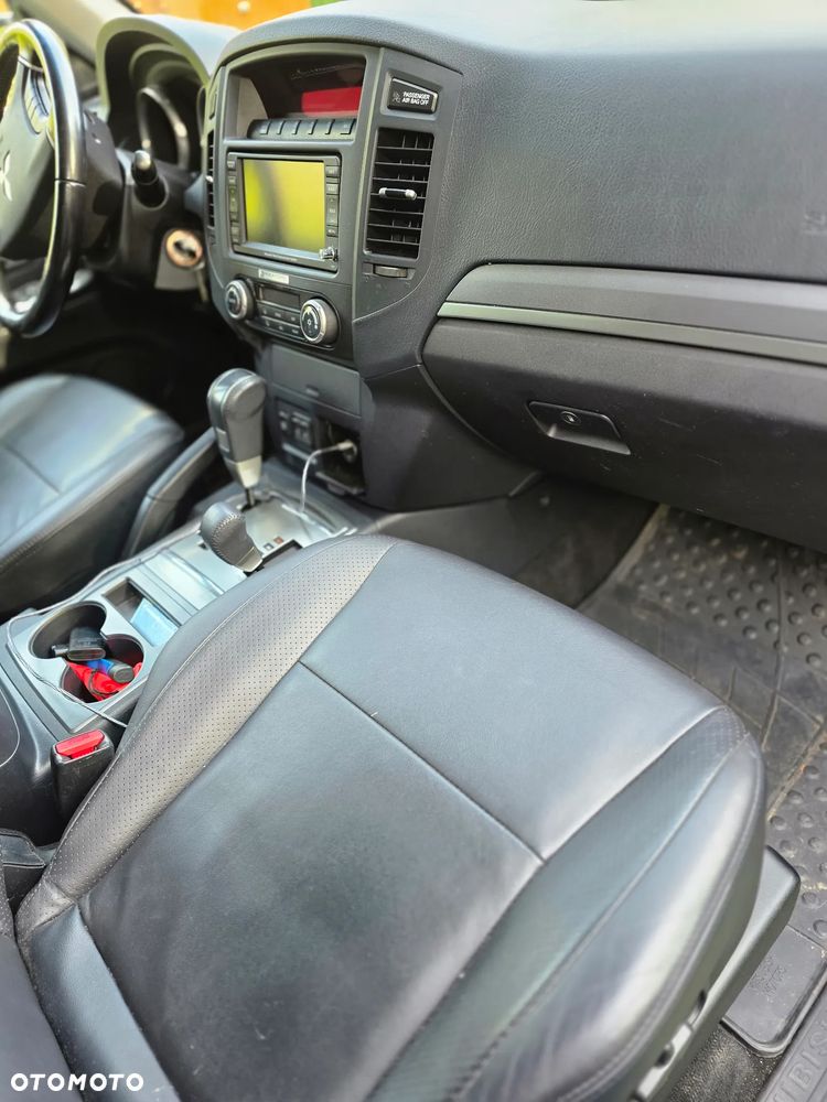Mitsubishi Pajero - 11