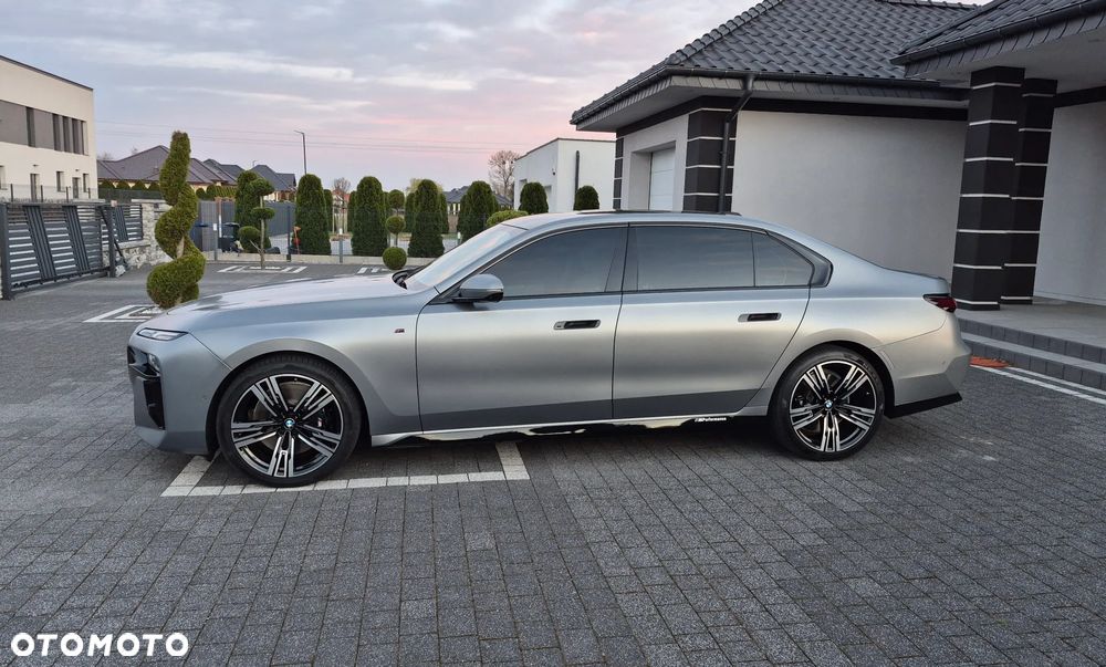 BMW Seria 7 740i - 5